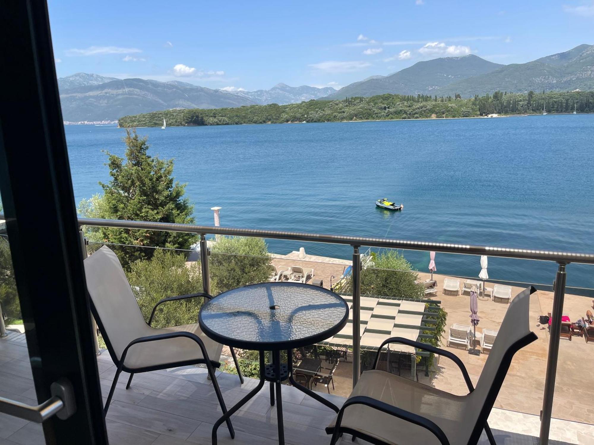 Apartmani Mia Tivat Exterior photo