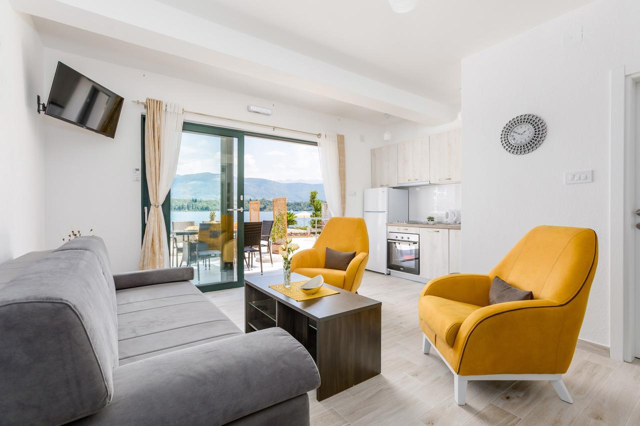 Apartmani Mia Tivat Exterior photo