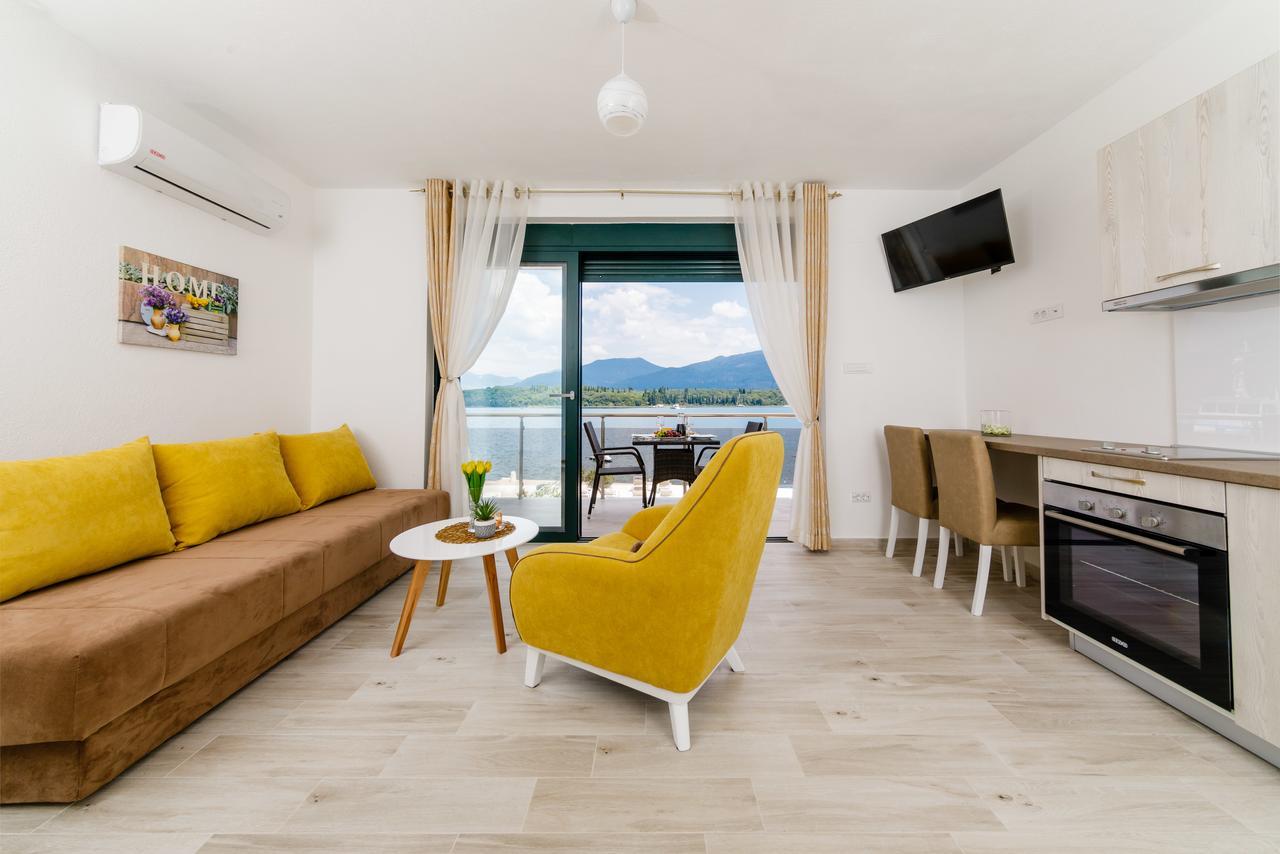 Apartmani Mia Tivat Exterior photo