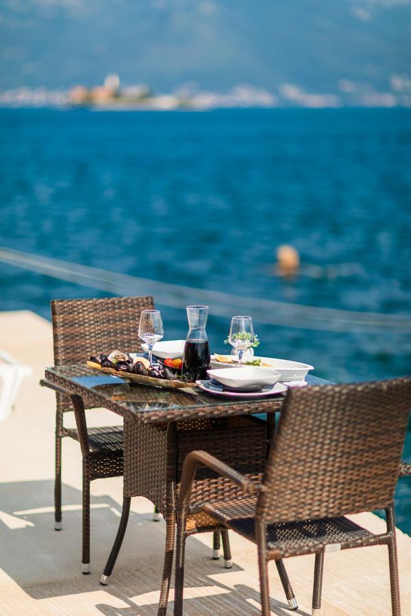 Apartmani Mia Tivat Exterior photo