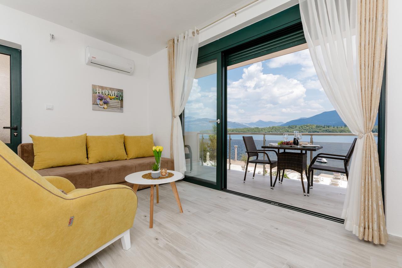 Apartmani Mia Tivat Exterior photo