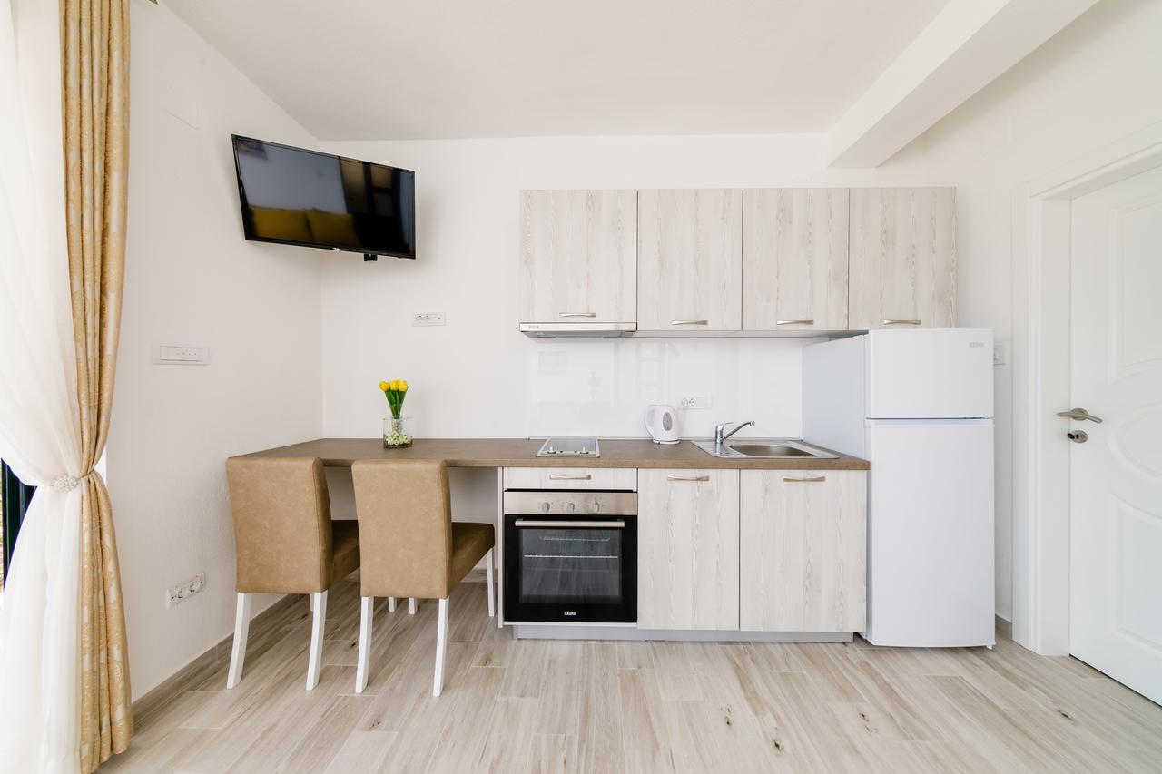 Apartmani Mia Tivat Exterior photo