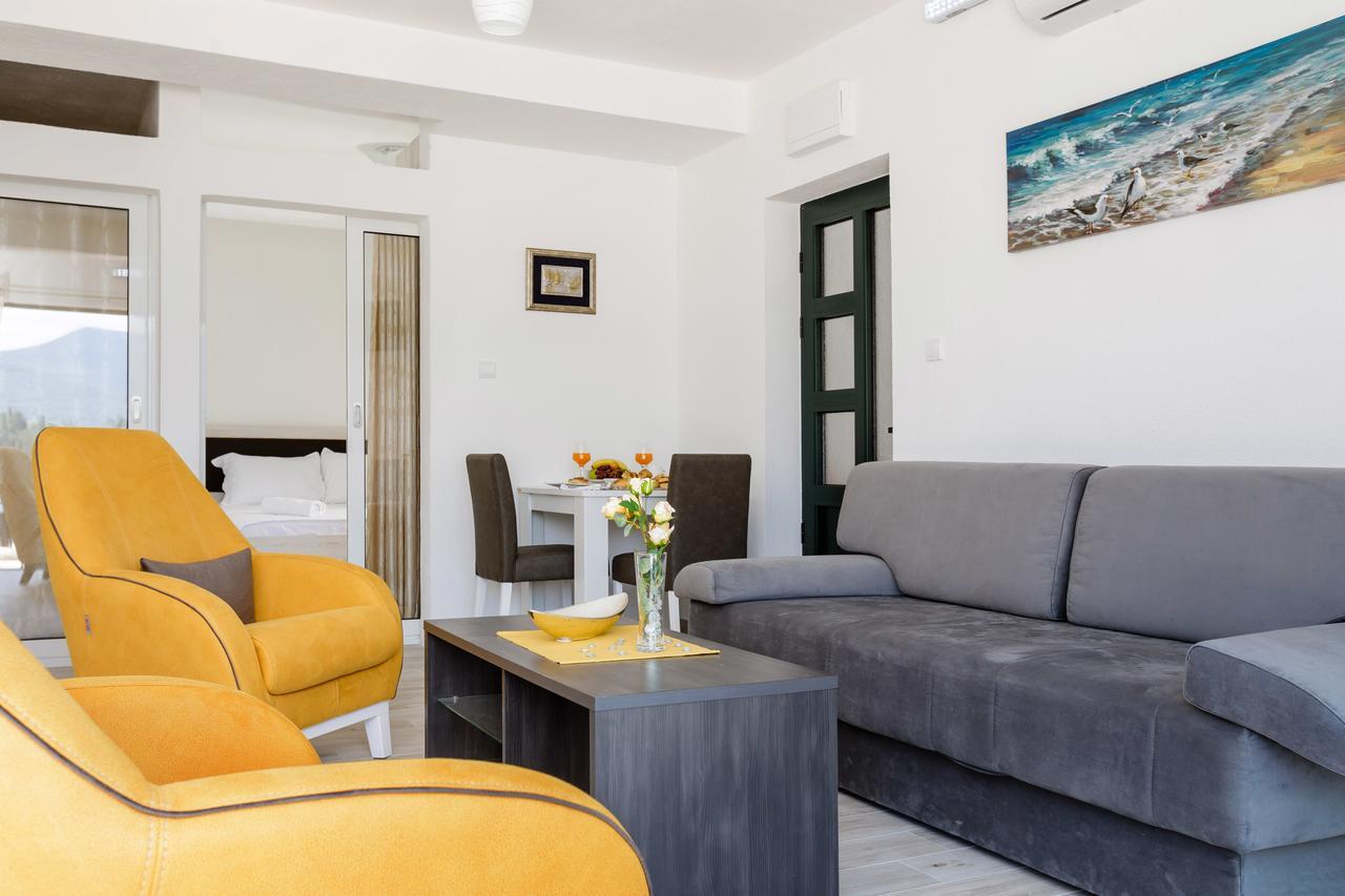 Apartmani Mia Tivat Exterior photo